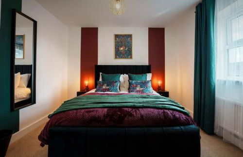 Large 4BR House Leeds, Contractor Friendly - Photo 18