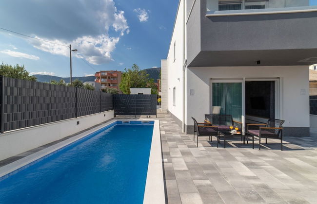 Luxury Kastela Villa With Heated Pool and Lounge Area - Foto 25