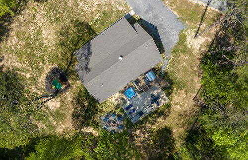 Wooded Circle - Barrel sauna, hot tub, fire pit - Foto 40