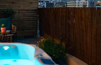 Hot tub with Acropolis view 1 minute from METRO TRAIN - Foto 33