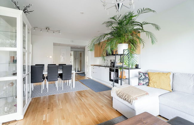 Modern 2BR Apt with Sauna & Free Parking - Foto 10