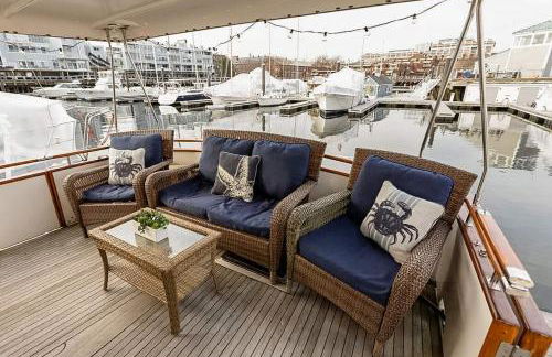 2BR Spacious & Comfy 43' Yacht - Heat & AC - On the Freedom Trail - Best Nights Sleep - Foto 4