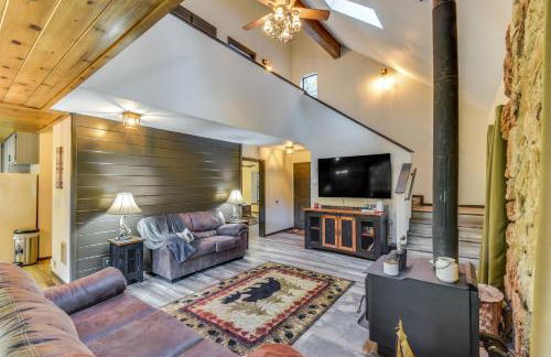 2 Mi to Mi-Wuk Village Cabin with Large Deck - Foto 5