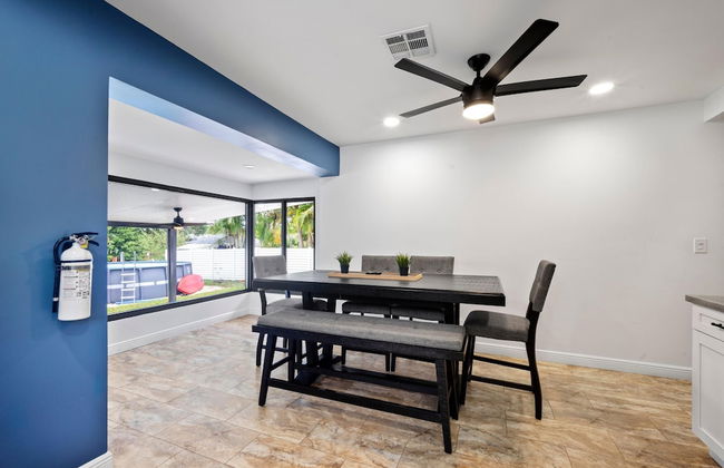 Stunning 3 Bd Pool House w Enchanting Water Views - Foto 27