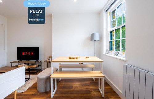 3BR Flat By Pulat Short Lets & Serviced Accommodation London With Pool Table, SmartTV & AC - Foto 20