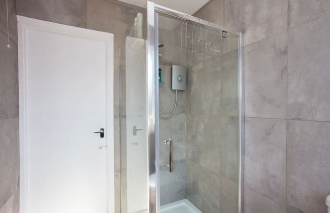 Stylish 4BD House With Private Garden - Stratford - Foto 18