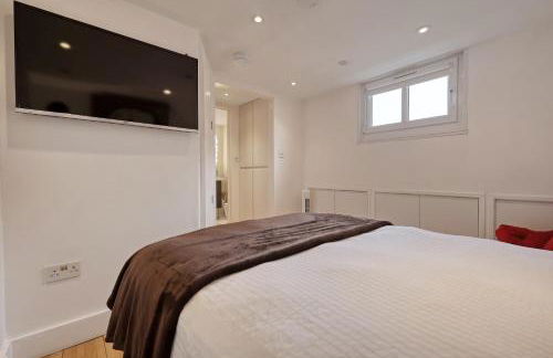 Dove House Wanstead - Stunning 4 Bedroom, 3 Bathroom House with Private Hottub & Gym - Escape London, in Lonon - Foto 45