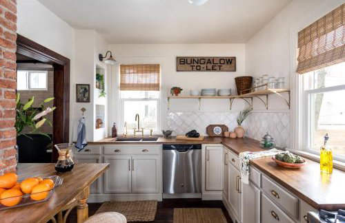 Designer Home, Hot Tub, Private Yard, & Projector - Foto 18