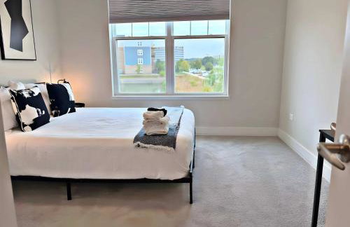 Modern 4BR Townhouse with Parking & Lake Views - WVille rep 4 - Foto 23