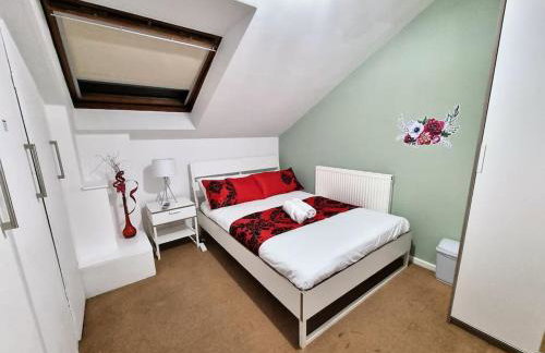 *F1*5GH* Setup for your most relaxed & amazing stay + Free Parking + Free Fast WiFi * - Foto 3