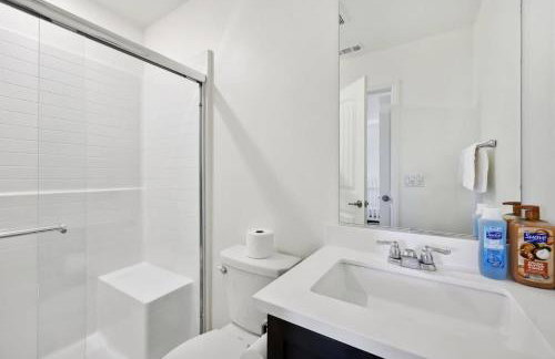 Entire Private Home with 5 Bedrooms 3 Bathrooms, 3000 sqft, Gated Yard, Garage, Nice View, Available Now - Foto 32