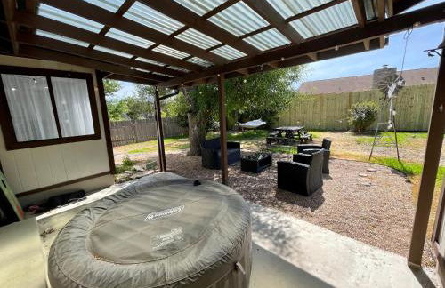 Super Comfy Home with Hot Tub! - Photo 33