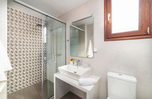 Etesians Villa, Heated Pool & Spa Whirlpool, BBQ, By ThinkVilla - Foto 32