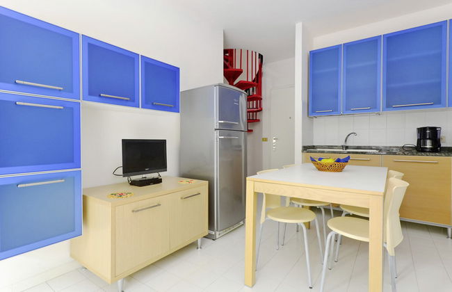 2 bedroom Apartment in Lignano Sabbiadoro with swimming pool and garden - Photo 5