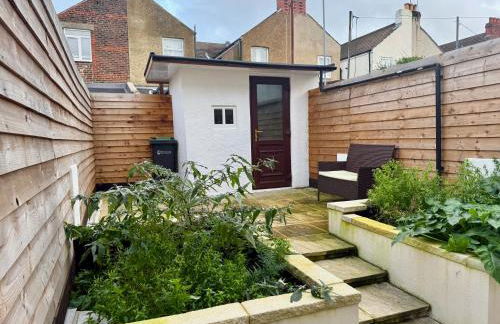 Cosy Retreat Your Home Away - Photo 23