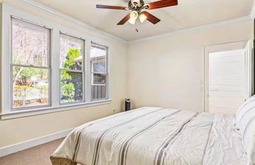 Riverfront Retreat: Sauna, Private Forest, 6 Falls - Foto 38