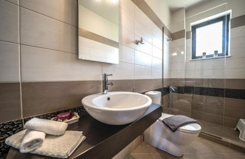 Villa Florentina at Chania Suburbs With Private Pool and BBQ - Photo 37