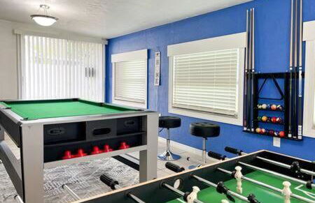 Blisscapade Pool Movie Theater Games Backyard - Foto 22