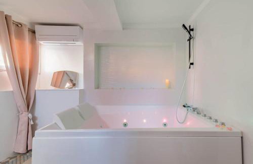 Love Room Perpignan Jacuzzi & Ambiance romantique - Foto 11