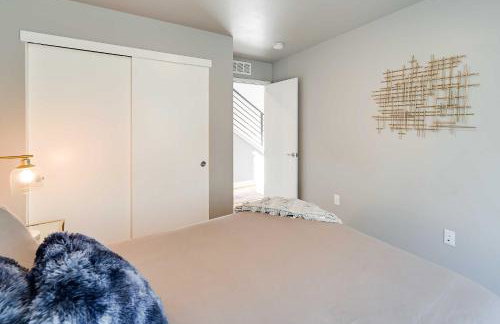 Heated Rooftop Deck and Mtn Views Denver Retreat - Foto 28