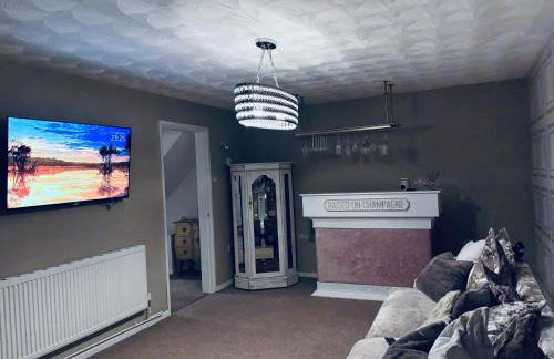 House - Sleeps 6 Hot-tub & Free Parking - Foto 2