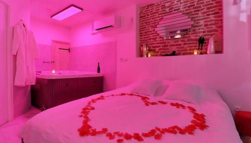 Love Room avec Jacuzzi Privatif Évasion Romantique à Castelsarrasin - Foto 2