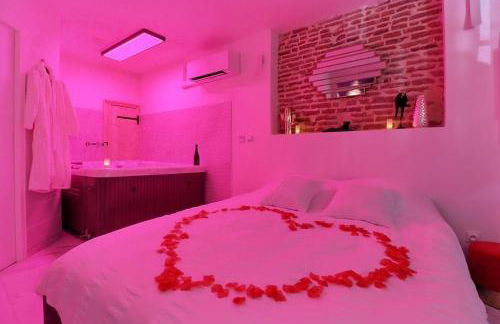 Love Room avec Jacuzzi Privatif Évasion Romantique à Castelsarrasin - Foto 2