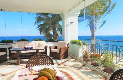 LUXURY APARTMENT FRONTAL TO THE SEA IN ESTEPONA DONCELLA BEACH - Photo 1
