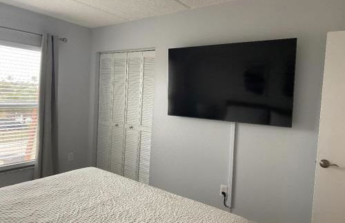 Beautiful Ocean Side 2 Bedroom Condo with Pool - Foto 19