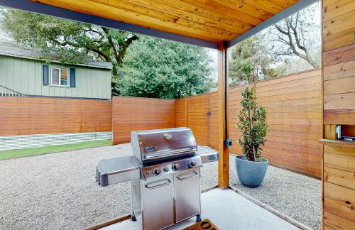 Riverfront Escape - Photo 25