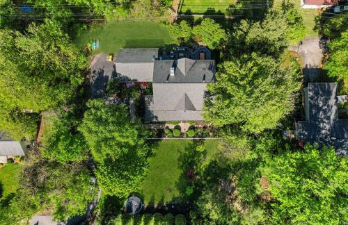 Hoosier Estate - Steps to IU - Photo 16