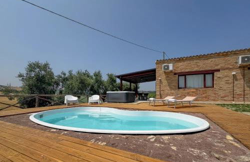 Private Pool & Jacuzzi with View by Host Hero - Foto 28