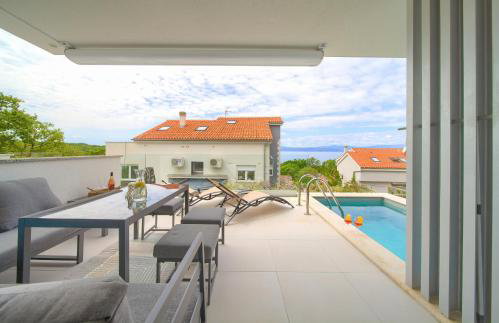 VILLA SOLIS LACUS modernes Apartment - privater beheizbarer Pool- Klimaanlage - private Parkplätze - Foto 3