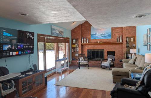 NEW! The Lighthouse - Cute, Large, and Lakefront! - Foto 49