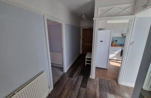 Lovely 2 bedroom flat in North West London - Photo 8