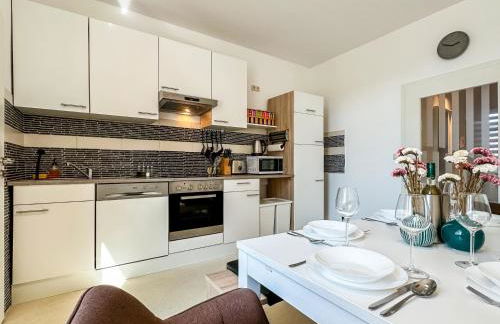 R und S Apartments Stylische Wohnung I Küche I Parkplatz I Smart TV - Photo 5