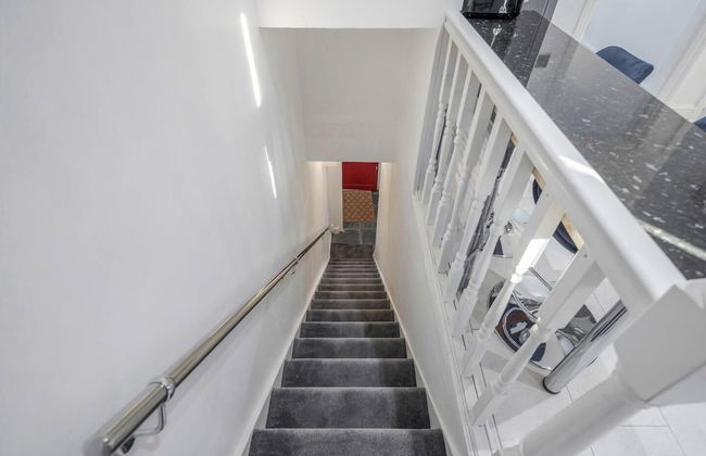 Stunning Top 2 Bed Flat Tilbury Central Location - Foto 18