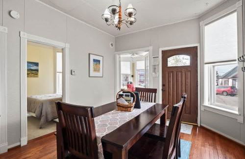 The Zinnia Victorian Charm with Mountain Views - Foto 9