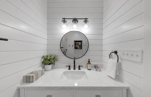 The White Lodge 4BDR Sleeps 8 with Fire Pit - Foto 35