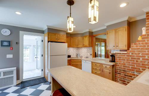 Franconia Escape on Half Acre w/ Fire Pit & Deck! - Foto 10