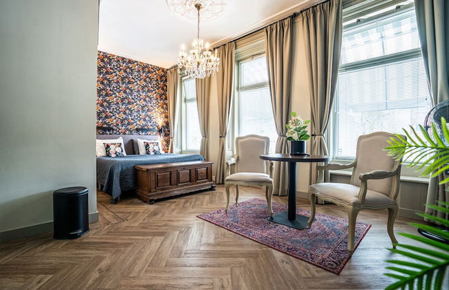 The Hogg House - Photo 1