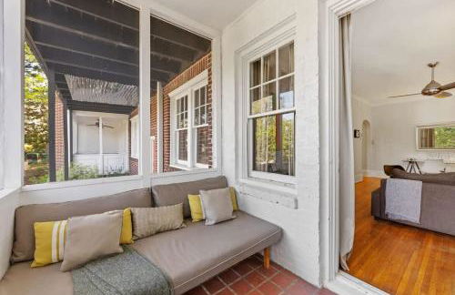 Contemporary 2BR in Myers Park with Screened Porch - Foto 19
