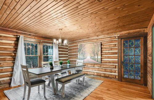 Unique Cabin With Hot Tub Close to Town - Foto 15