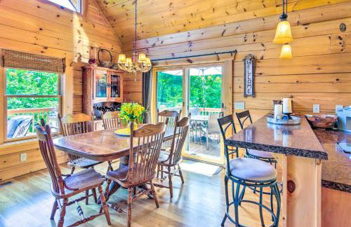 Blue Ridge Mountain Gem with Deck and Community Perks - Foto 8