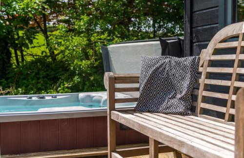 Chalet Lodge 3 Hot Tub by Interhome - Foto 31