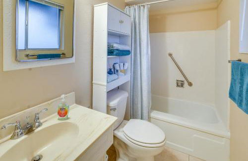 Patio and Yard Sun City Home Near Casinos - Foto 17