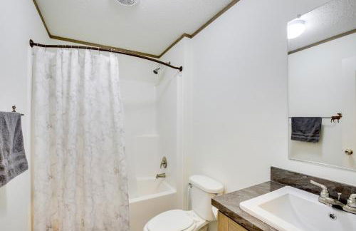 Stylish Chetek Hideaway with Lake and Dock Access! - Foto 23