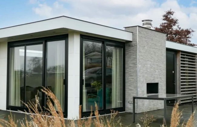 Well-kept Chalet on the Water - Foto 1