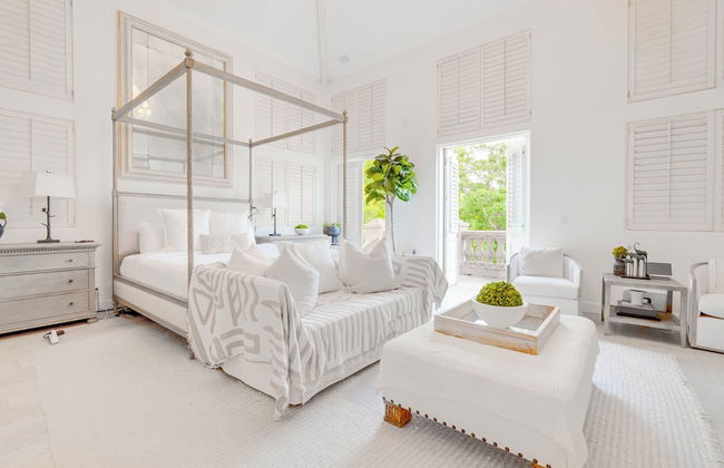 Carolwood - Modern Tuscan Villa With Rolling Lawns and Loggia in Holmby Hills - Photo 5