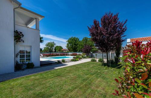 Villa Fiora, a beautiful and modern villa with a pool - Foto 35